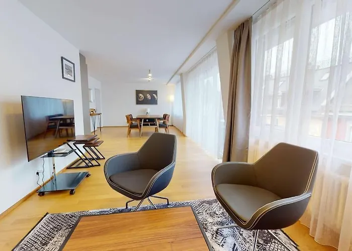 Amazing/Sunny 2 Bedroom Flat In The City Center