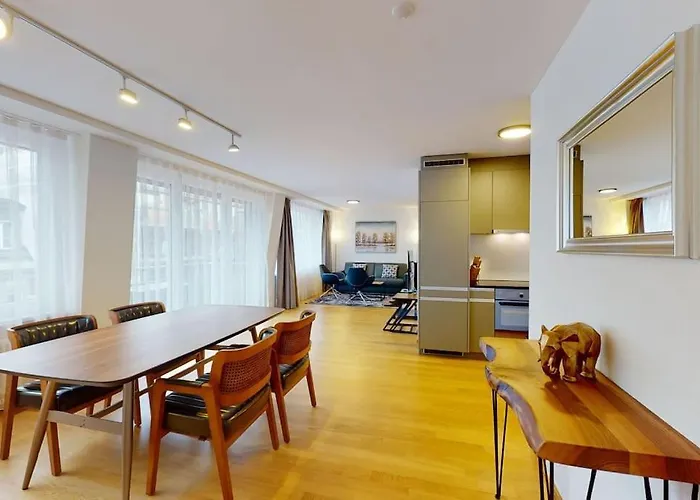 Amazing/Sunny 2 Bedroom Flat In The City Center